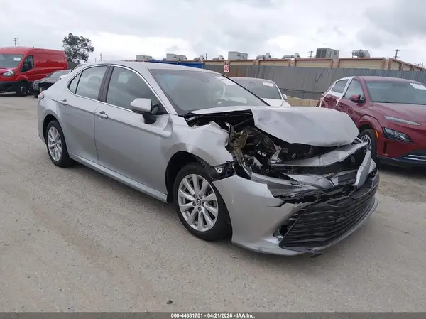 4T1B11HK9JU122590 2018 TOYOTA CAMRY - Image 1