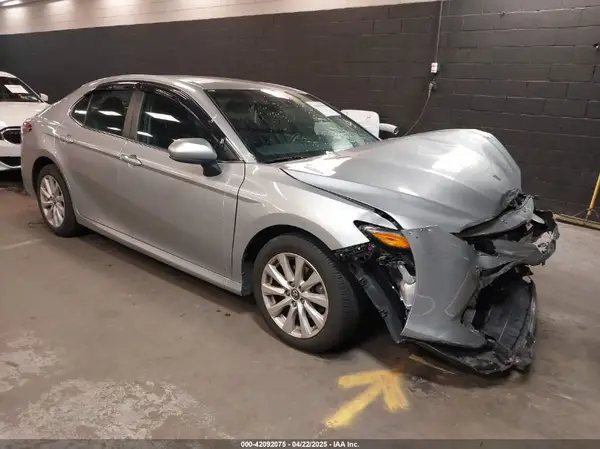 4T1B11HK9JU123495 2018 TOYOTA CAMRY - Image 1