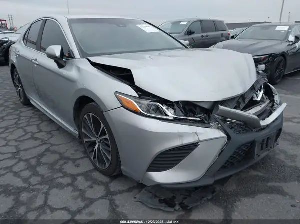 4T1B11HK9JU127336 2018 TOYOTA CAMRY - Image 1