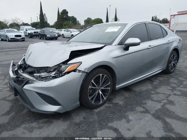 4T1B11HK9JU127336 2018 TOYOTA CAMRY - Image 2