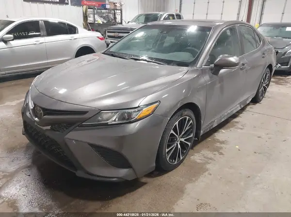 4T1B11HK9JU127367 2018 TOYOTA CAMRY - Image 2