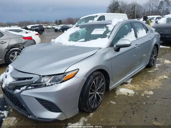 4T1B11HK9JU127949 2018 TOYOTA CAMRY - Image 2