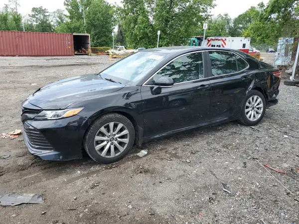 4T1B11HK9JU130043 2018 TOYOTA CAMRY - Image 1