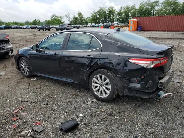 4T1B11HK9JU130043 2018 TOYOTA CAMRY - Image 2