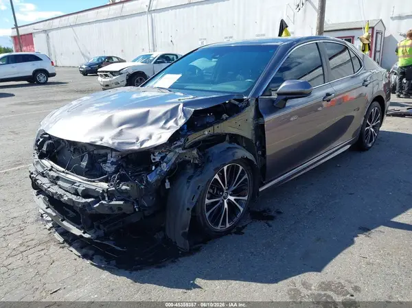 4T1B11HK9JU130155 2018 TOYOTA CAMRY - Image 2