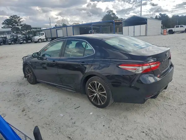 4T1B11HK9JU132827 2018 TOYOTA CAMRY - Image 2