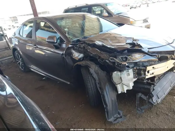 4T1B11HK9JU133329 2018 TOYOTA CAMRY - Image 1