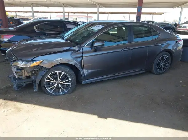 4T1B11HK9JU133329 2018 TOYOTA CAMRY - Image 2