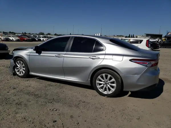 4T1B11HK9JU133671 2018 TOYOTA CAMRY - Image 2