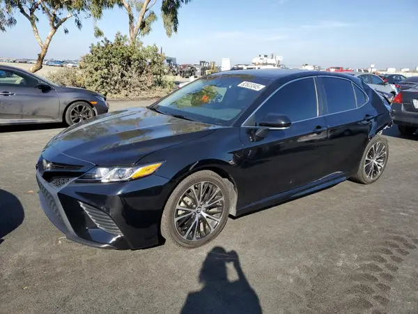 4T1B11HK9JU133833 2018 TOYOTA CAMRY - Image 1