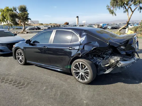 4T1B11HK9JU133833 2018 TOYOTA CAMRY - Image 2