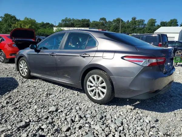 4T1B11HK9JU133976 2018 TOYOTA CAMRY - Image 2