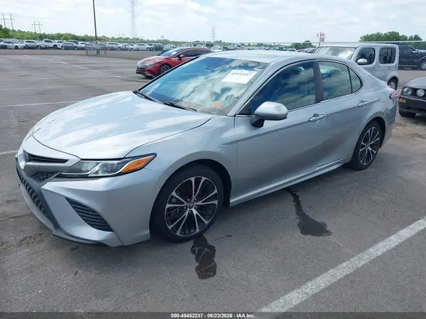 4T1B11HK9JU134528 2018 TOYOTA CAMRY - Image 2