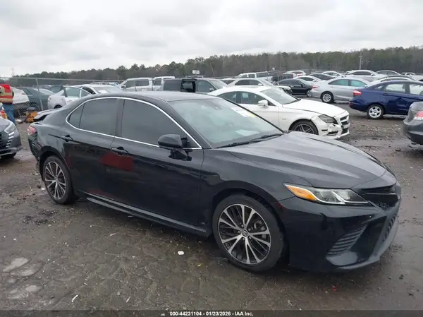 4T1B11HK9JU134996 2018 TOYOTA CAMRY - Image 1