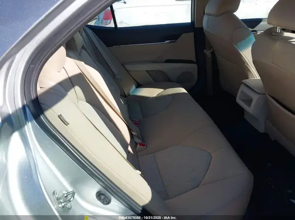 4T1B11HK9JU135677 2018 TOYOTA CAMRY - Image 8