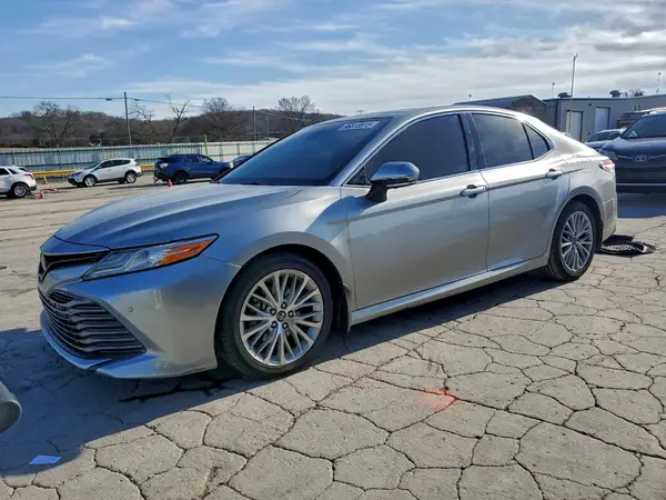 4T1B11HK9JU136361 2018 TOYOTA CAMRY - Image 1