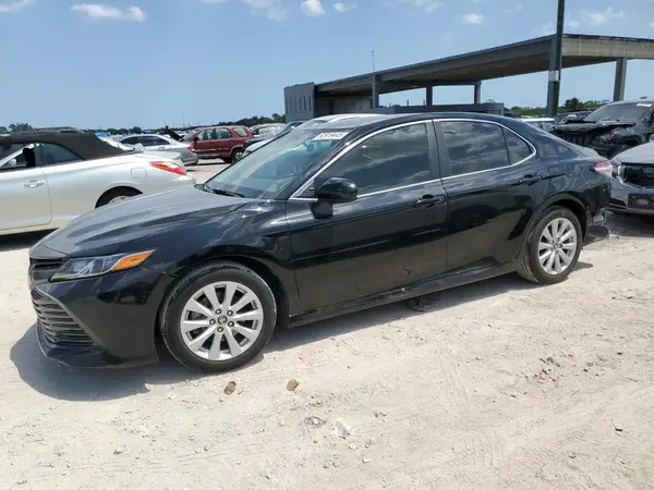 4T1B11HK9JU136702 2018 TOYOTA CAMRY - Image 1