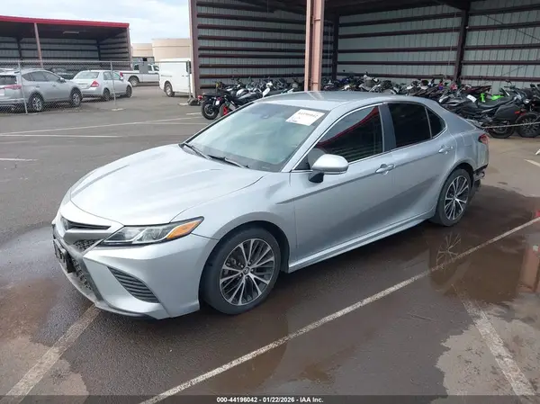 4T1B11HK9JU136778 2018 TOYOTA CAMRY - Image 2