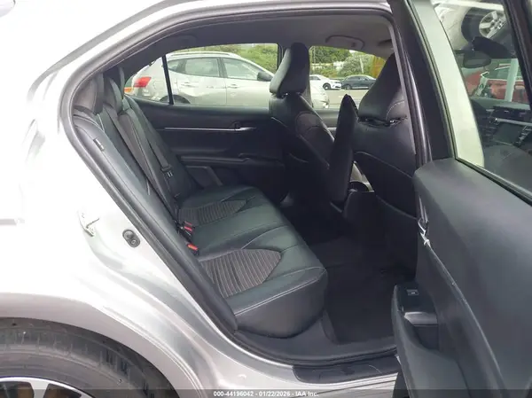4T1B11HK9JU136778 2018 TOYOTA CAMRY - Image 8