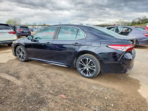 4T1B11HK9JU137476 2018 TOYOTA CAMRY - Image 2