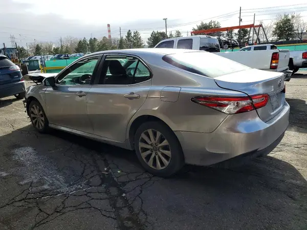 4T1B11HK9JU138191 2018 TOYOTA CAMRY - Image 2