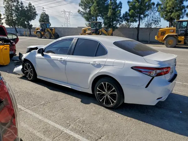 4T1B11HK9JU139163 2018 TOYOTA CAMRY - Image 2