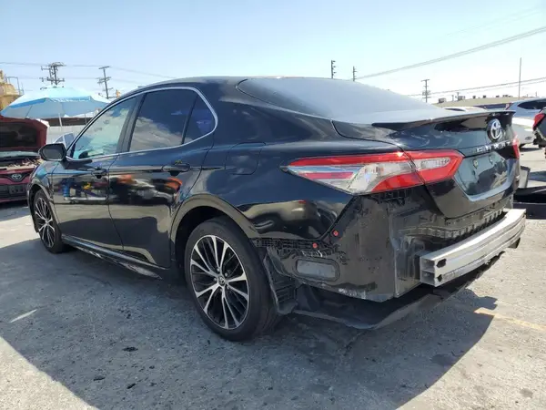 4T1B11HK9JU140121 2018 TOYOTA CAMRY - Image 2