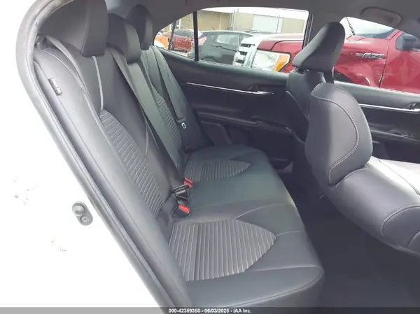 4T1B11HK9JU140135 2018 TOYOTA CAMRY - Image 8