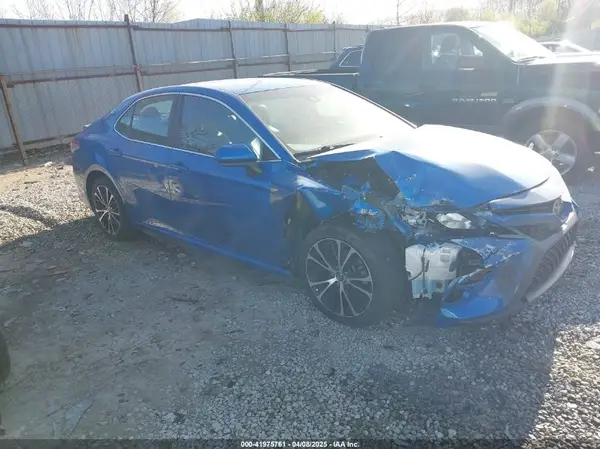 4T1B11HK9JU140782 2018 TOYOTA CAMRY - Image 1