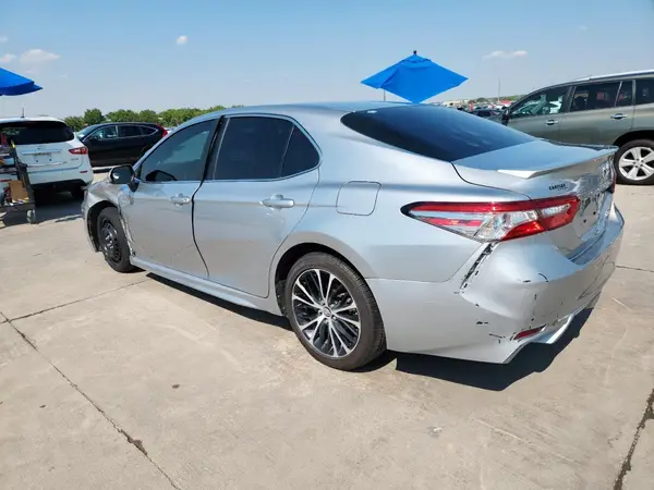 4T1B11HK9JU141561 2018 TOYOTA CAMRY - Image 2
