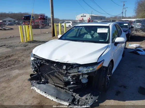 4T1B11HK9JU141706 2018 TOYOTA CAMRY - Image 2