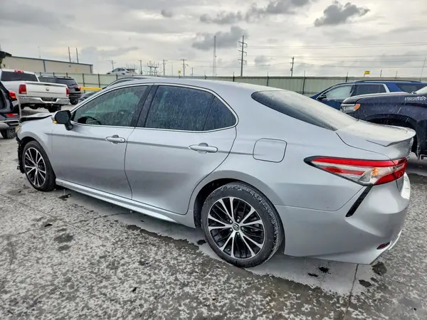 4T1B11HK9JU143374 2018 TOYOTA CAMRY - Image 2