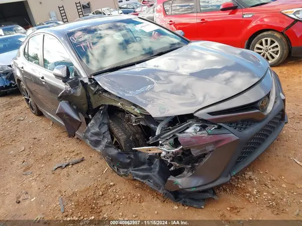 4T1B11HK9JU143732 2018 TOYOTA CAMRY - Image 1