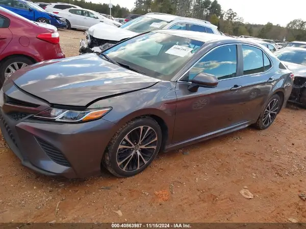 4T1B11HK9JU143732 2018 TOYOTA CAMRY - Image 2