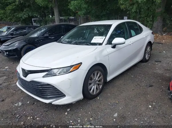 4T1B11HK9JU143987 2018 TOYOTA CAMRY - Image 2