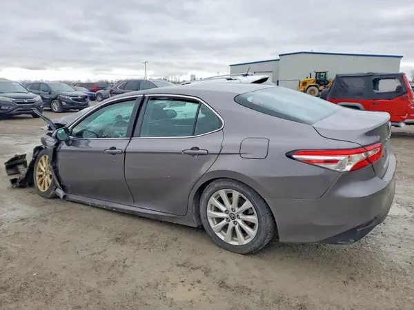 4T1B11HK9JU144301 2018 TOYOTA CAMRY - Image 2