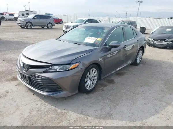 4T1B11HK9JU146016 2018 TOYOTA CAMRY - Image 2