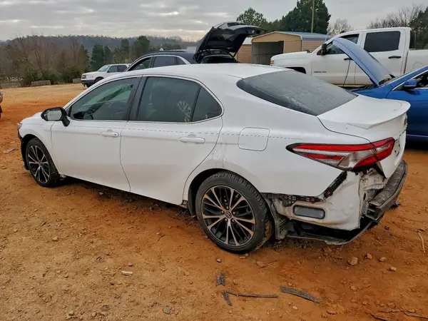 4T1B11HK9JU146422 2018 TOYOTA CAMRY - Image 2