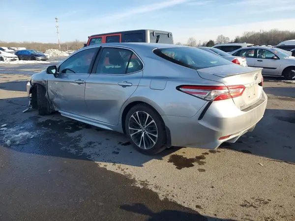 4T1B11HK9JU147389 2018 TOYOTA CAMRY - Image 2