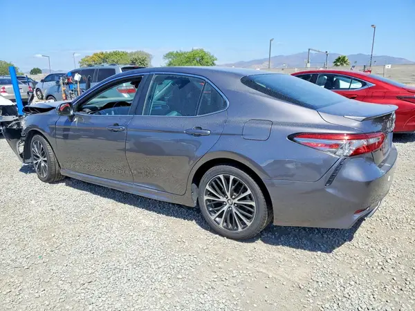 4T1B11HK9JU147912 2018 TOYOTA CAMRY - Image 2