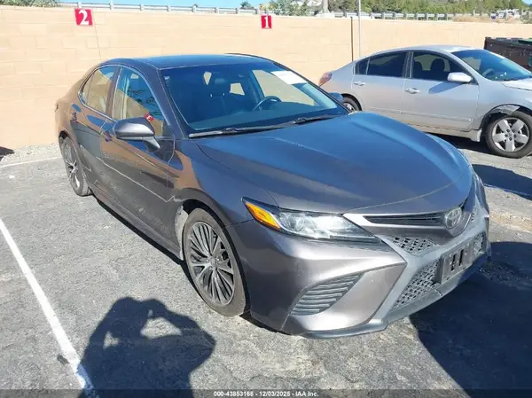 4T1B11HK9JU150468 2018 TOYOTA CAMRY - Image 1