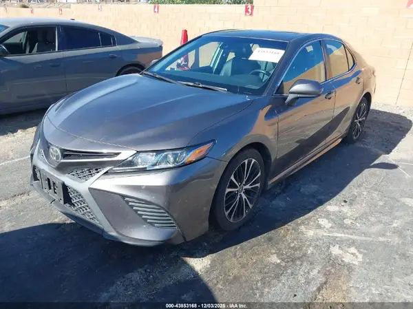 4T1B11HK9JU150468 2018 TOYOTA CAMRY - Image 2