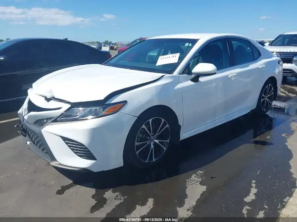 4T1B11HK9JU151491 2018 TOYOTA CAMRY - Image 2