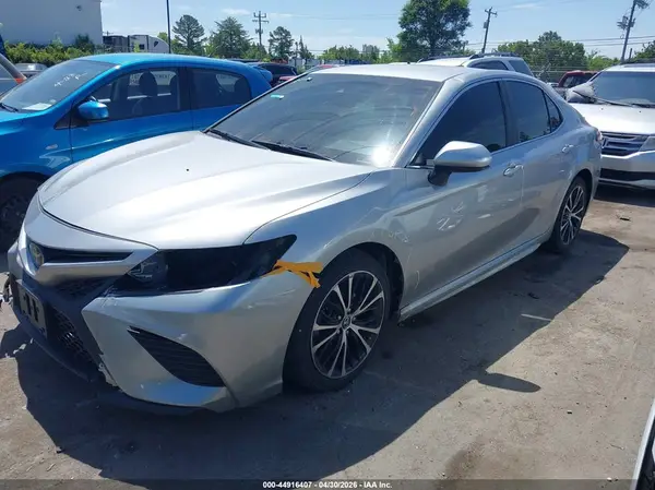 4T1B11HK9JU153760 2018 TOYOTA CAMRY - Image 2