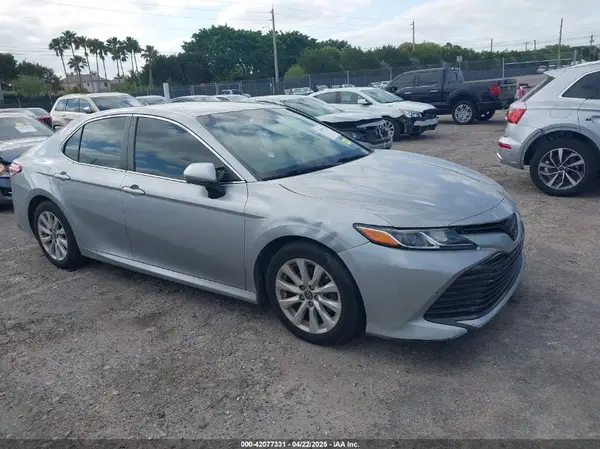 4T1B11HK9JU155847 2018 TOYOTA CAMRY - Image 1