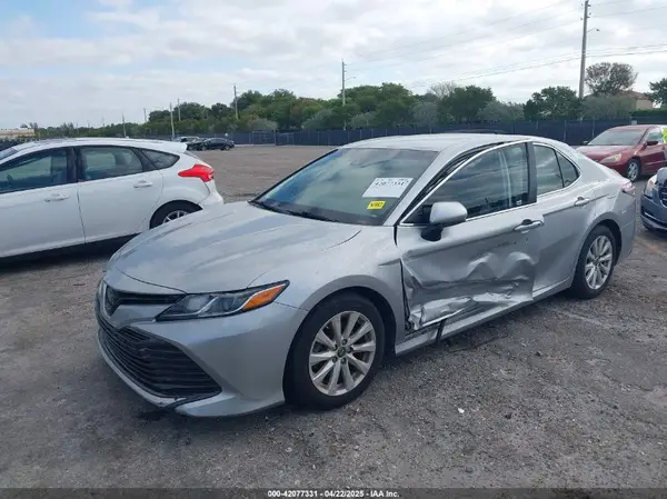 4T1B11HK9JU155847 2018 TOYOTA CAMRY - Image 2