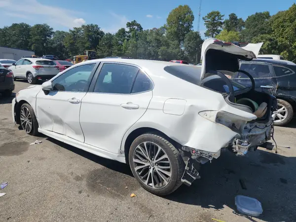 4T1B11HK9JU157923 2018 TOYOTA CAMRY - Image 2