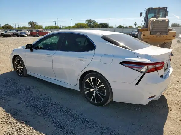 4T1B11HK9JU159526 2018 TOYOTA CAMRY - Image 2