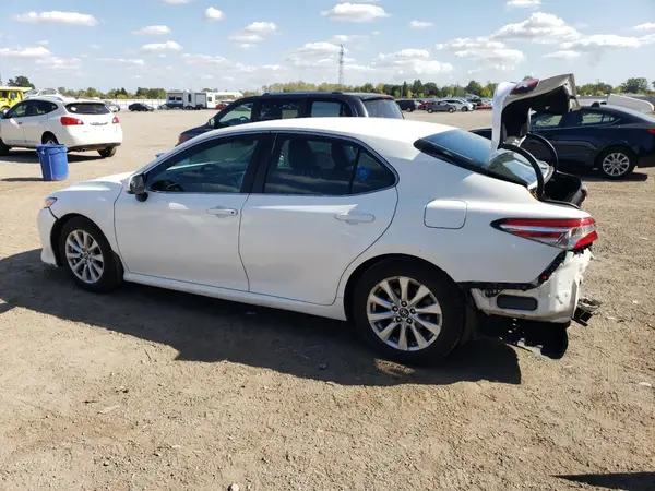 4T1B11HK9JU500598 2018 TOYOTA CAMRY - Image 2