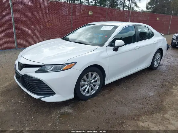 4T1B11HK9JU501010 2018 TOYOTA CAMRY - Image 2